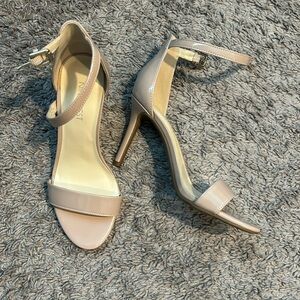 Women’s Nine West nude heels